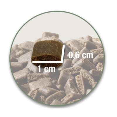 Detalle del tamaño de las croquetas de Platinum Puppy Chicken: 1 cm de ancho y 0,6 cm de alto.